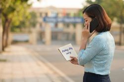 Bị ép học thêm, lạm thu: Phụ huynh phản ánh ở đâu?