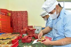 [Ảnh] Hương vị Trung thu từ bàn tay người lính