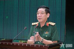 Thượng tướng Nguyễn Văn Gấu dự, phát biểu chỉ đạo lớp tập huấn nghiệp vụ công tác dân số, gia đình và trẻ em toàn quân