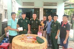 Thăm hỏi thân nhân 18 thuyền viên mất tích