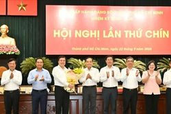 Ban Chấp hành Đảng bộ TPHCM chúc mừng tân Phó Bí thư Thành ủy TPHCM Nguyễn Sinh Nhật Tân