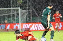 Tấn Sinh đối diện án phạt nghiêm khắc sau pha đá thô bạo Đình Bắc