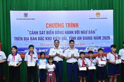 BTL Vùng Cảnh sát biển 4 kết hợp huấn luyện trên biển với thực hiện tốt công tác dân vận