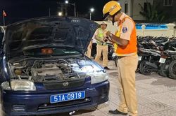 Phát hiện ô tô biển xanh không giấy tờ, tài xế không có giấy phép lái xe
