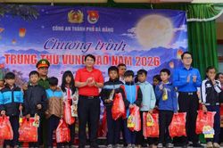 300 phần quà đến với học sinh vùng cao Đà Nẵng dịp Trung thu