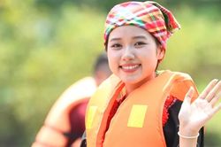 53 người đẹp Hoa hậu Việt Nam giữa điệu Then, đàn tính