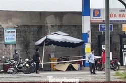 Người đàn ông tử vong bất thường sau khi vào cửa hàng xăng dầu trú mưa