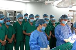 Giám đốc Bệnh viện Xanh Pôn nghẹn lời tri ân nghĩa cử của nữ đồng nghiệp