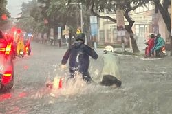 Mưa lớn, nhiều khu dân cư ở TP Đồng Nai ngập sâu