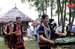 Tết mùa đậm bản sắc của đồng bào Giẻ Triêng
