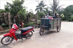 Kỳ vọng sớm thu gom rác bằng xe ba bánh chạy điện thay xe tự chế