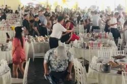 Đám cưới đặc biệt: Nước ngập nửa mét, gần 800 khách vẫn đội mưa đến dự