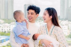 Vợ kém ca sĩ Hồ Quang Hiếu 17 tuổi sinh con lần hai