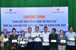 BTL Vùng Cảnh sát biển 4 kết hợp huấn luyện trên biển với thực hiện tốt công tác dân vận