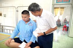 Trao yêu thương - Mang Tết Trung thu đến với trẻ em có hoàn cảnh khó khăn trên địa bàn tỉnh