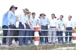 Đồng chí Nguyễn Phước Thiện khảo sát Dự án chuyển nước ngọt về Gò Công