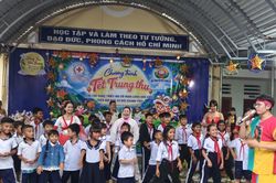 Tặng 300 suất quà Trung thu cho thiếu nhi xã Bắc Khánh Vĩnh