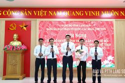Công bố quyết định thành lập các chi bộ và quyết định về công tác cán bộ