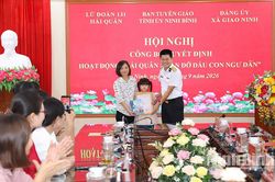 Lữ đoàn 131 Hải quân nhận đỡ đầu con ngư dân có hoàn cảnh khó khăn