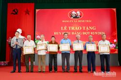 Đảng ủy xã Minh Thái trao Huy hiệu Đảng đợt 2/9 và triển khai nhiệm vụ quý IV/2026
