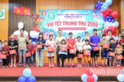 Vui Tết Trung thu- chia sẻ yêu thương