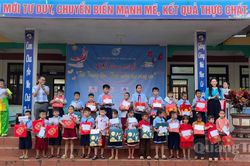 Trao niềm vui cùng em