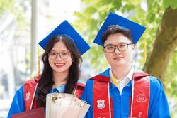 Đôi bạn đồng hành từ lớp học thêm cấp 3 đến bảng vàng bác sĩ nội trú