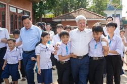 Phó Chủ tịch Thường trực Quốc hội Đỗ Văn Chiến thăm và chúc Tết Trung thu tại Trung tâm Bảo trợ trẻ em Nghệ An