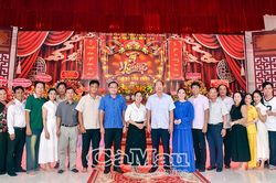 Bí thư Tỉnh uỷ Nguyễn Hồ Hải dâng hương tưởng niệm Nhạc sĩ Cao Văn Lầu