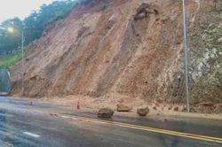 Mưa lớn tiếp tục gây sạt lở, chia cắt nhiều khu vực ở Lâm Đồng