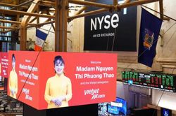 Tỷ phú Nguyễn Thị Phương Thảo rung chuông tại NYSE và mốc tài sản mới