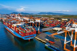 Tăng trưởng kinh tế quý cuối năm 2026 của TP.HCM phải đạt trên 13,5%