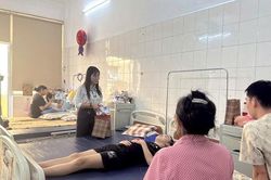 Giữ một mùa trăng cho những người đặc biệt