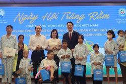 Ấm áp 'Ngày hội Trăng rằm' tại Bệnh viện Nhi Hà Nội