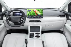 MPV 6 chỗ giá 345 triệu đồng công suất 184 mã lực, phạm vi hoạt động 510km, rộng ngang Toyota Innova