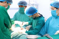 Báo động đỏ cứu bệnh nhân vỡ thận trái độ 5 sau tai nạn giao thông