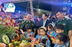 Ấm áp Trung thu nơi mái trường mới vùng biên