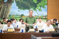 Hoàn thiện thể chế quản lý tài nguyên dữ liệu, xác lập chủ quyền dữ liệu quốc gia
