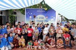 Mang Trung thu yêu thương đến với trẻ em mồ côi, khuyết tật