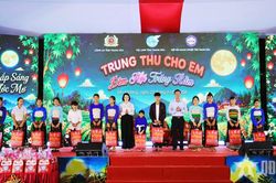Thanh Hóa: Ấm áp Trung thu nơi biên giới Yên Khương