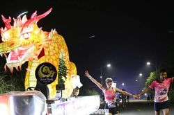 Gần 3.000 runner chạy giữa những đèn lồng Trung Thu khổng lồ