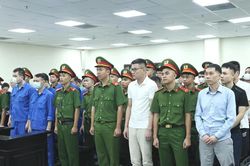 Xét xử 29 bị cáo trong vụ án sản xuất, buôn bán hơn 400 lô sữa giả