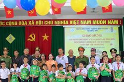 Tết Trung thu đến với trẻ khuyết tật Quảng Ngãi