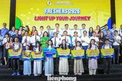 Hơn 1,4 tỷ đồng học bổng đồng hành cùng sinh viên