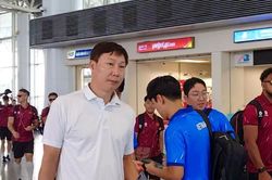 Ông Kim Sang-sik trầm tư trong ngày tuyển Việt Nam lên đường đấu FIFA ASEAN Cup 2026