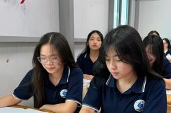 Phụ huynh, học sinh nói gì khi Bộ GD&ĐT 'định' bỏ cộng điểm IELTS từ năm nay?