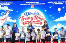 Anh tài, em xinh khuấy động Trung thu Đại đoàn kết