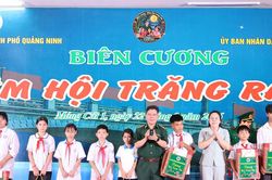 Lung linh đêm hội trăng rằm nơi địa đầu Tổ quốc