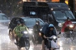 Mưa lớn nhiều nơi, Hà Nội cảnh báo dông lốc