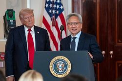 Tỷ phú bán dẫn bất ngờ trở thành đồng minh hàng đầu của Tổng thống Trump